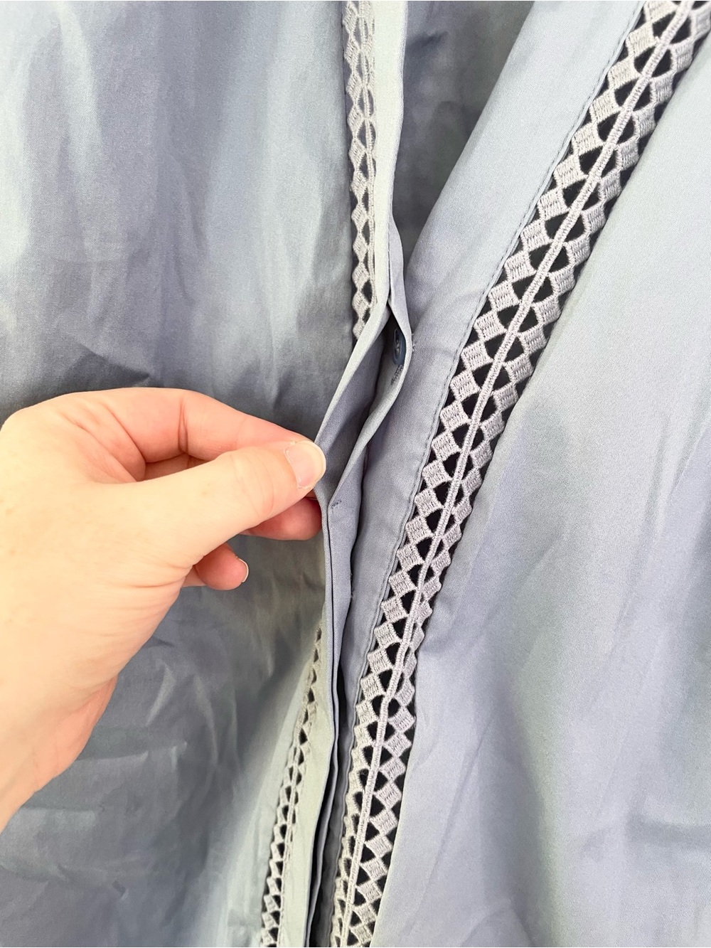 White House Black Market Embroidered Poplin Longsleeve Shirt L Large Slate Blue - Picture 6 of 10